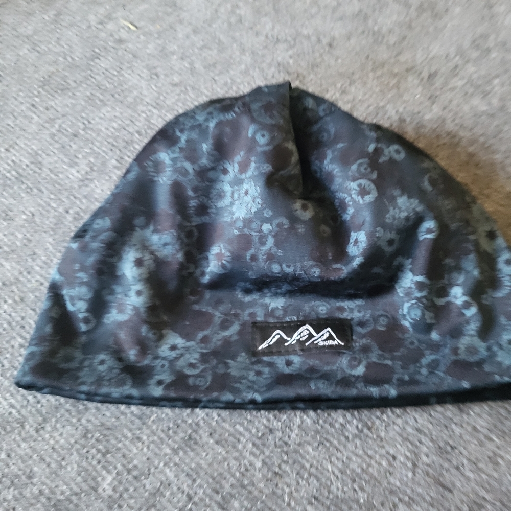 Skida Black and Gray Beanie